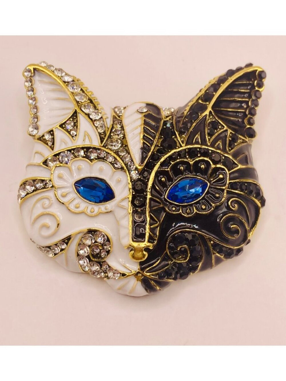 New Cat Face Rhinestone Brooch Pin Blue Gem Eyes Black & White Enamel -45B